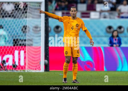 Al Rajjan, Qatar. 03rd décembre 2022. Football: Coupe du monde, pays-Bas - Etats-Unis, finale, ronde de 16, Stade international de Chalifa, Pays-Bas Virgile Van Dijk gesticulates. Crédit : Tom Weller/dpa/Alay Live News Banque D'Images