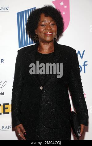 3 décembre 2022 - Los Angeles, Californie - Tina McKinnor. Gala caritatif a New Way of Life organisé au Skirball Cultural Center à Los Angeles. Banque D'Images