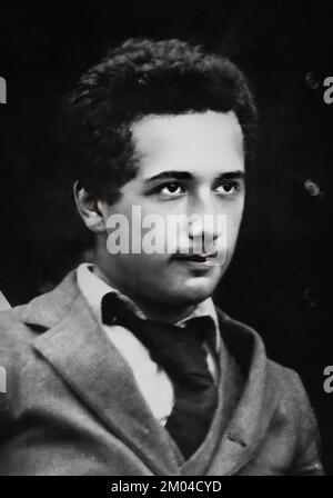 Albert Einstein (1879-1955) Portrait 1896 - numériquement amélioré Banque D'Images