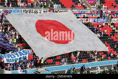 DOHA, QATAR - NOVEMBRE 27 : coupe du monde de la FIFA, Qatar 2022, match du Groupe E entre le Japon et le Costa Rica au stade Ahmad Bin Ali sur 27 novembre 2022 à Doha, Qatar. Fans japonais © diebilderwelt / Alay stock Banque D'Images