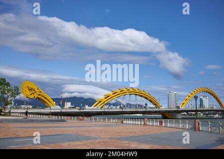 Pont Dragon Danand sur la rivière Hàn à Da Nang Vietnam Banque D'Images