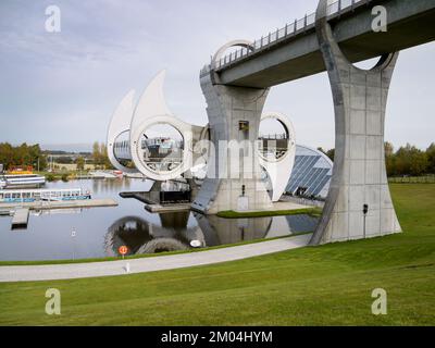 Falkirk Wheel, Écosse. Pris le 12 octobre 2009. Ascenseur pour transporter les bateaux jusqu'au niveau suivant. Ascenseur pour bateau sur le canal. Banque D'Images