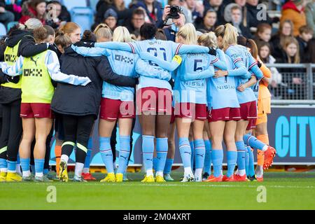 Manchester, Royaume-Uni. 4th décembre 2022Manchester les City Players se sont réunis avant le match de la Super League féminine de Barclays FA entre Manchester City et Brighton et Hove Albion au stade Academy, Manchester, le dimanche 4th décembre 2022. (Crédit : Mike Morese | MI News) crédit : MI News & Sport /Alay Live News Banque D'Images