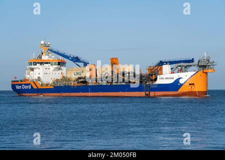 Van Oord, une trémie aspirante de fuite, dragueur VOX ARIANE, sur l'Elbe Banque D'Images