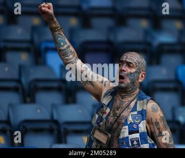 High Wycombe, Royaume-Uni. 04th décembre 2022. Un supporter de défi Portsmouth après le match de la Sky Bet League 1 Wycombe Wanderers vs Portsmouth à Adams Park, High Wycombe, Royaume-Uni, 4th décembre 2022 (photo de Nick Browning/News Images) à High Wycombe, Royaume-Uni, le 12/4/2022. (Photo de Nick Browning/News Images/Sipa USA) crédit: SIPA USA/Alay Live News Banque D'Images