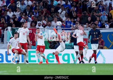 Olivier Giroud (au centre) de France en action lors du match de la coupe du monde de la FIFA du 16 e tour au stade Al Thumama à Doha, au Qatar. Date de la photo: Dimanche 4 décembre 2022. Banque D'Images