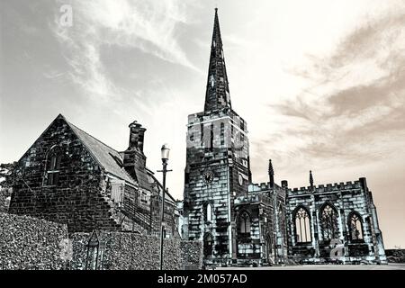 Tour St Marys et ruines du Prieuré de Birkenhead du 12th siècle - effet photo Banque D'Images