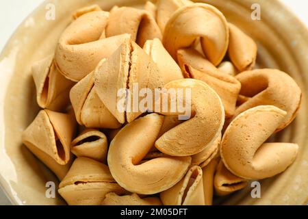Bol de biscuits fortune, gros plan Banque D'Images