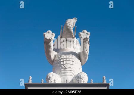 une grande statue d'éléphant blanc dans un centre commercial de la région de hollywood de los angeles en californie. Banque D'Images