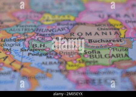 Serbie Nom du pays sur la carte du monde politique très Macro vue rapprochée Banque D'Images