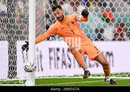 Doha, Qatar. 04th décembre 2022. DOHA, QATAR - DÉCEMBRE 4: Hugo Lloris de France pendant le cycle de 16 - coupe du monde de la FIFA Qatar 2022 match entre la France et la Pologne au stade Al Thumama sur 4 décembre 2022 à Doha, Qatar (photo par Pablo Morano/BSR Agency) crédit: BSR Agency/Alay Live News Banque D'Images