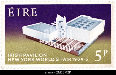 Photo d'un timbre-poste Pavillon irlandais de l'exposition universelle de New York en 1964-5 Banque D'Images