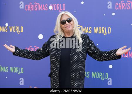 Rome, Italie. 04th décembre 2022. Mara Venier assiste à l'inauguration du village de Noël 'monde de Noël' à la Villa Borghèse. Crédit : SOPA Images Limited/Alamy Live News Banque D'Images