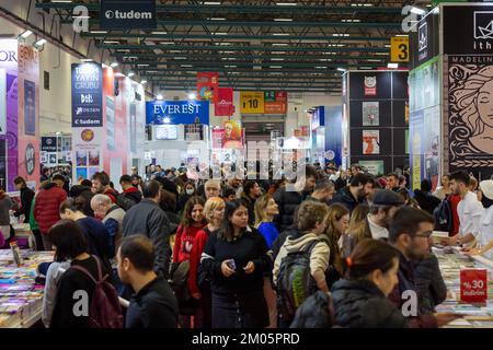 Istanbul, Turquie. 4 décembre 2022: La Foire internationale du livre d'Istanbul a ouvert ses portes 39th fois au Centre de foire et de congrès de TUYAP à Istanbul après l'épidémie de Covid-19 à Beylikduzu, Istanbul Turkiye sur 4 décembre 2022. Organisée par TUYAP, Tum Fuarcılık Yapım AS, en coopération avec l'Association turque des éditeurs, la foire sur le thème des retours à la ville se poursuivra jusqu'au 11 décembre. (Credit image: © Tolga Ildun/ZUMA Press Wire) Credit: ZUMA Press, Inc./Alamy Live News Banque D'Images