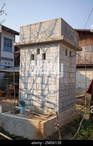 Toilettes extérieures Inle Lake Myanmar Banque D'Images