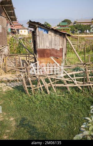 Toilettes extérieures Inle Lake Myanmar Banque D'Images