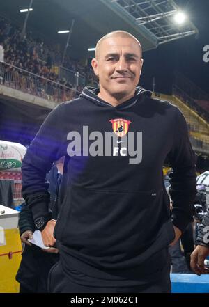 Benevento, Campanie, Italie. 4th décembre 2022. Pendant le match de football italien de la série B FC Benevento vs FC Palermo sur 04 décembre 2022 au stade Ciro Vigorito à Benevento.in photo: Entraîneur-chef de Benevento calcio Fabio Cannavaro. (Image de crédit : © Fabio Sasso/ZUMA Press Wire) Banque D'Images