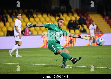 Benevento, Campanie, Italie. 4th décembre 2022. Pendant le match de football italien de la série B FC Benevento vs FC Palerme sur 04 décembre 2022 au stade Ciro Vigorito à Benevento.in photo: Mirko Pigliacelli (image de crédit: © Fabio Sasso/ZUMA Press Wire) Banque D'Images