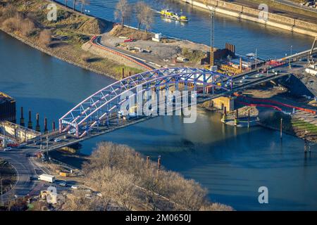 Vue aérienne, port de Duisburg et pont Karl Lehr avec rivière Ruhr affluent dans le Rhin dans le district de Kaßlerfeld à Duisburg, région de Ruhr, Nord Rhin-Ouest Banque D'Images