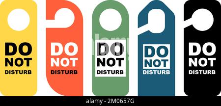 Ne pas déranger, ensemble de suspension de poignée de porte. Modèle de collection de cintres d'hôtel de chambre isolé. Étiquettes sur la porte de la chambre de l'auberge illustration vectorielle de la carte de poignée pas de déranger, étiquette ou étiquette Illustration de Vecteur