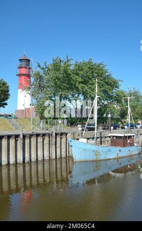 Phare dans le port de Buesum, Mer du Nord, Frise du Nord, Allemagne Banque D'Images