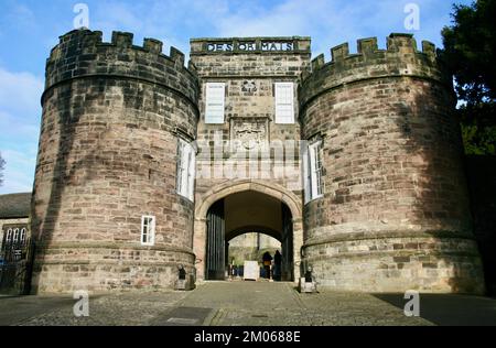 Vue sur le château de Skipton, dans le nord du Yorkshire du Royaume-Uni, par une journée hivernale Banque D'Images