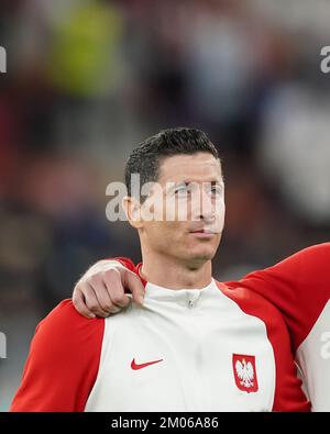 Doha, Doha, Qatar, Qatar. 4th décembre 2022. DOHA, QATAR - DÉCEMBRE 4 : le joueur de Pologne Robert Lewandowski chante l'hymne national lors de la coupe du monde de la FIFA, Qatar 2022 Round of 16 match entre la France et la Pologne au stade Al Thumama sur 4 décembre 2022 à Doha, Qatar. (Credit image: © Florencia Tan Jun/PX Imagens via ZUMA Press Wire) Credit: ZUMA Press, Inc./Alamy Live News Banque D'Images