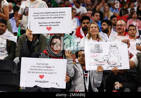 Al Khor, Qatar. 4th décembre 2022. Message d'un ressortissant du Qatar lors du match de la coupe du monde de la FIFA 2022 au stade Al Bayt, Al Khor. Le crédit photo devrait se lire: David Klein/Sportimage crédit: Sportimage/Alay Live News Banque D'Images