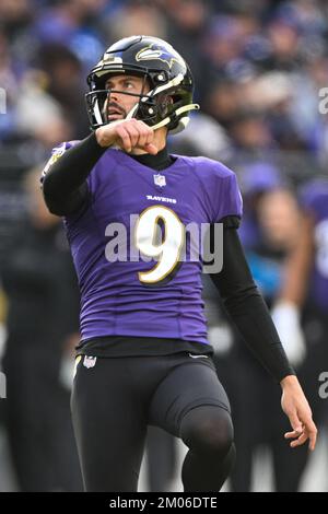 Baltimore, États-Unis. 04th décembre 2022. Le lanceur de Baltimore Ravens place Justin Tucker (9) lance un objectif de 26 yards contre les Broncos de Denver pendant la première moitié au stade M&T Bank à Baltimore, Maryland, dimanche, 4 décembre 2022. Photo de David Tulis/UPI crédit: UPI/Alay Live News Banque D'Images