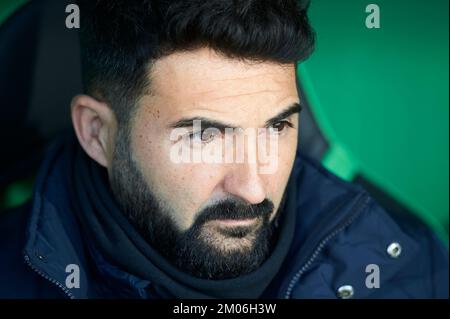 Real Racing Club entraîneur-chef Guillermo Fernandez Romo pendant la Liga Smartbank au stade El Sardinero le 4 décembre, à Santander, Cantabria, Espagne Banque D'Images