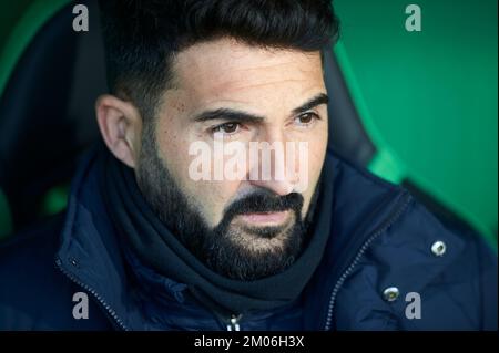 Real Racing Club entraîneur-chef Guillermo Fernandez Romo pendant la Liga Smartbank au stade El Sardinero le 4 décembre, à Santander, Cantabria, Espagne Banque D'Images