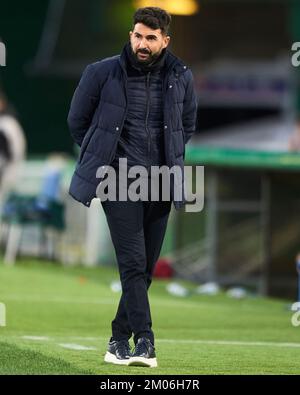 Real Racing Club entraîneur-chef Guillermo Fernandez Romo pendant la Liga Smartbank au stade El Sardinero le 4 décembre, à Santander, Cantabria, Espagne Banque D'Images