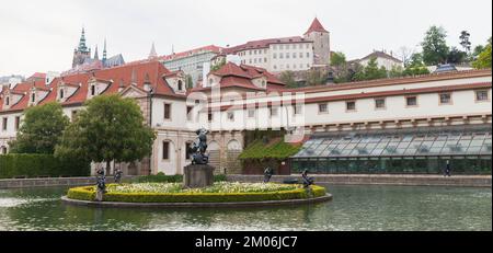 Prague, République Tchèque - 1 mai 2017 : Fontaine du jardin de Wallenstein en journée Banque D'Images