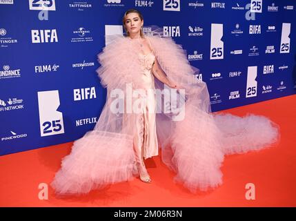 Londres, Royaume-Uni. 04th décembre 2022. 5 décembre 2022, Londres, Royaume-Uni. Florence Pugh arrive aux British Independent film Awards 25th, Old Billingsgate, Londres. Crédit : Doug Peters/Alamy Live News Banque D'Images