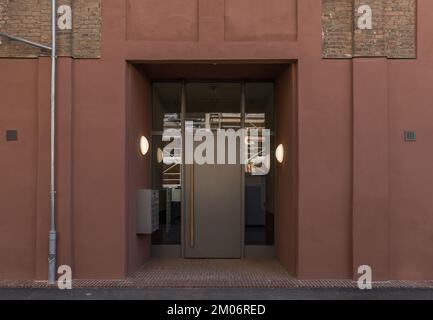 Entrée restaurée d'un ancien bâtiment d'usine Banque D'Images