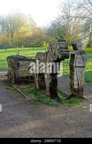 Scènes Brecon. Sculpture en bois de l'homme et poney. À côté de Monbucshire et du canal de Brecon. Automne / hiver 2022. Décembre. Par Robert Jakes Banque D'Images