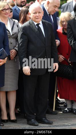 Jaroslaw Kaczynski, le chef du parti droit et Justice (PiS) au pouvoir en Pologne, vu lors d'une cérémonie de dévoilement du monument commémorant son frère jumeau tardif, Lech Kaczynski. Le président de la Pologne, Lech Kaczynski, est mort dans l'écrasement de l'avion gouvernemental tu 154M sur 10 avril 2010 au-dessus de Smolensk (Russie). Banque D'Images