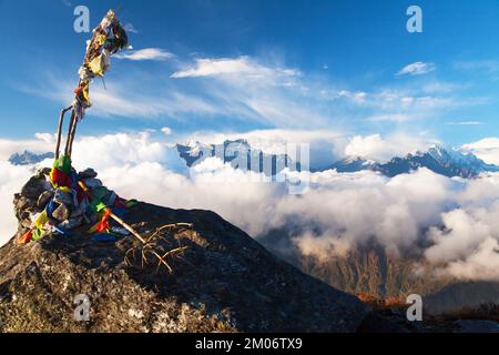 Panorama de la grande chaîne himalayenne avec le mont Everest, Lhotse et Makalu, vue depuis les montagnes de l'Himalaya du Népal Banque D'Images