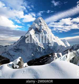 Sommet du mont Ama Dablam, chemin vers le camp de base du mont Everest, vallée de Khumbu, Solukhumbu, parc national de Sagarmatha, région de l'Everest, Népal Himalaya montagnes Banque D'Images