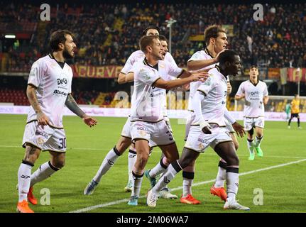 Benevento, Campanie, Italie. 4th décembre 2022. Pendant le match de football italien de la série B FC Benevento vs FC Palermo sur 04 décembre 2022 au stade Ciro Vigorito à Benevento.in photo: Gomes Claudio (Credit image: © Fabio Sasso/ZUMA Press Wire) Banque D'Images