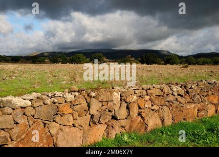 Chemin vers le nuraghe OES Banque D'Images