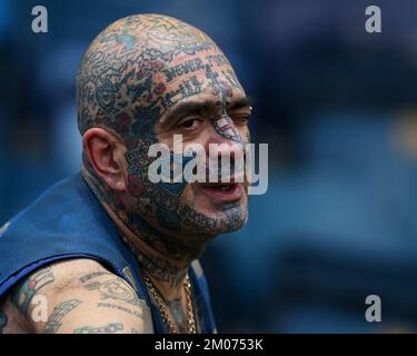 High Wycombe, Royaume-Uni. 04th décembre 2022. Un défenseur provocateur de Portsmouth fait la sourde suite au match de la Sky Bet League 1 Wycombe Wanderers vs Portsmouth à Adams Park, High Wycombe, Royaume-Uni, 4th décembre 2022 (photo de Nick Browning/News Images) à High Wycombe, Royaume-Uni, le 12/4/2022. (Photo de Nick Browning/News Images/Sipa USA) crédit: SIPA USA/Alay Live News Banque D'Images