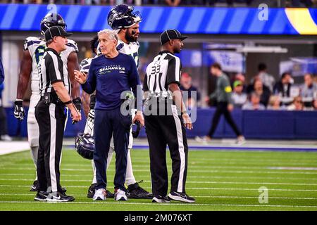 Inglewood, Californie. 4th décembre 2022. Pete Carroll, entraîneur-chef des Seahawks de Seattle, est en action au troisième trimestre lors du match de football de la NFL contre les Seahawks de Seattle. Crédit photo obligatoire : Louis Lopez/Cal Sport Media/Alay Live News Banque D'Images