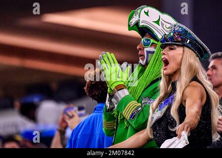 Inglewood, Californie. 4th décembre 2022. Seattle Seahawks 12th hommes fans en action dans le quatrième trimestre pendant le match de football de la NFL contre les Seattle Seahawks.obligatoire crédit photo: Louis Lopez/Cal Sport Media/Alay Live News Banque D'Images