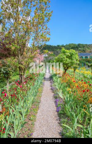 Maison de Claude Monet et jardin fleuri à Giverny, France Banque D'Images