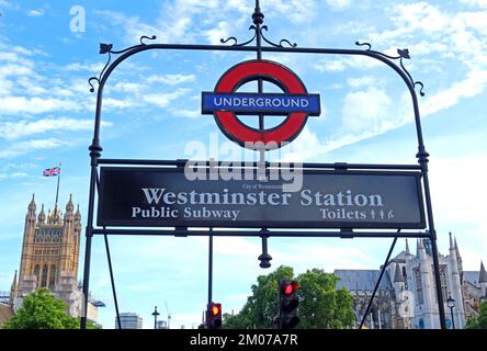 Station de métro Westminster, entrée du métro souterrain et des toilettes, devant le palais de Westminster, chambres du Parlement, Londres, Angleterre, Royaume-Uni, SW1 Banque D'Images