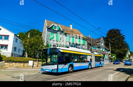 Bus électrique ou trolleybus à Solingen - Rhénanie-du-Nord-Westphalie, Allemagne Banque D'Images
