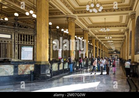 Détail architectural du Palacio de Correos (poste), également connu sous le nom de Correo Mayor (poste principale) situé dans le centre historique de la ville. Banque D'Images