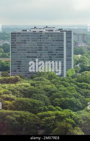 Les doubles 'Lafayette Towerss' appartements résidentiels blocs au 1301 Orleans Street près de East Lafayette Street à Detroit, MI 48207, États-Unis. Banque D'Images