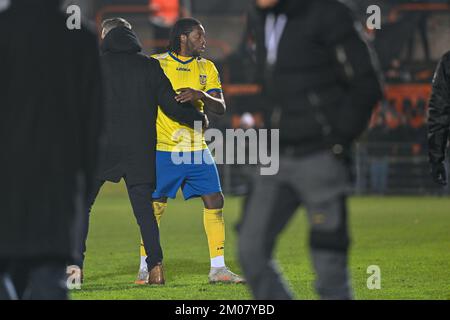 Deinze, Belgique. 04th décembre 2022. Dieumerci Mbokani (70) de Beveren photographié après un match de football entre KMSK Deinze et SK Beveren pendant le 16 e match de la Challenger Pro League pour la saison 2022-2023, le dimanche 4 décembre 2022 à Deinze, Belgique . PHOTO STIJN AUDOOREN | SPORTPIX Credit: David Catry/Alay Live News Banque D'Images